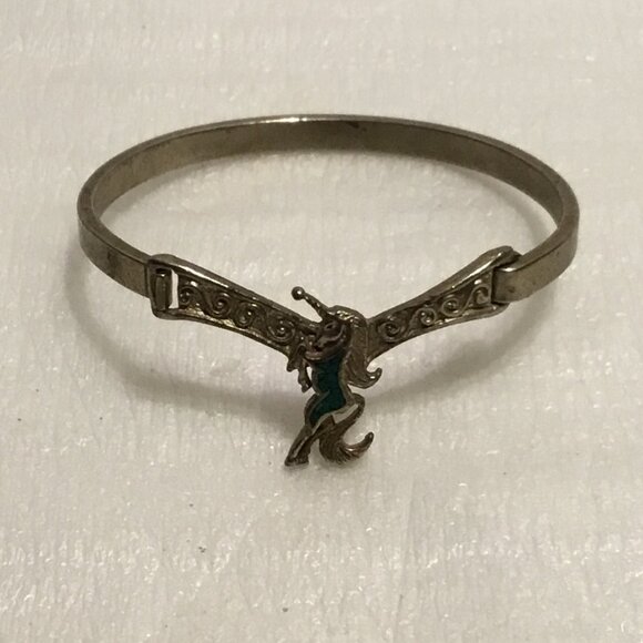 Vintage unicorn hinged bracelet with Turquoise inlay - Picture 5 of 11